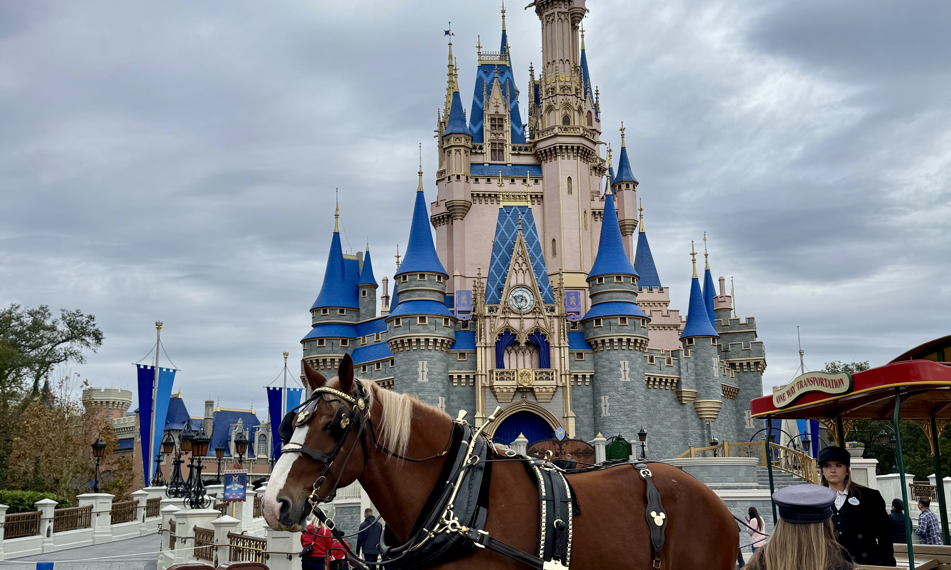 Fondo hero de Disney con paisaje de viajes